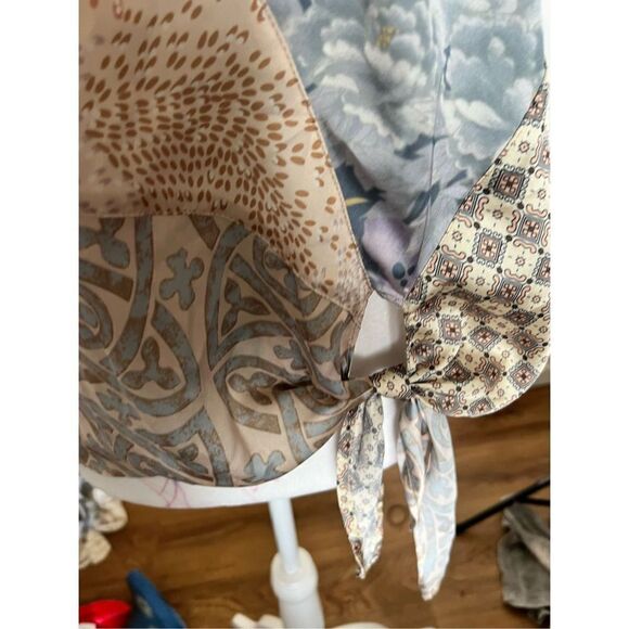 Tiny Women's Peacock Patchwork Tie Front Short Sleeve Top XS - Picture 5 of 6